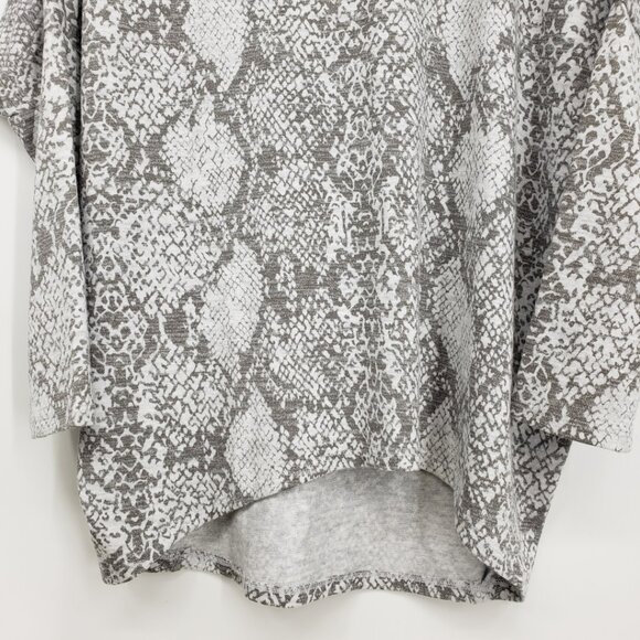 3/$25 White House Black Market Snake Skin Print Top M Relaxed Dolman Long Sleeve - Picture 5 of 9